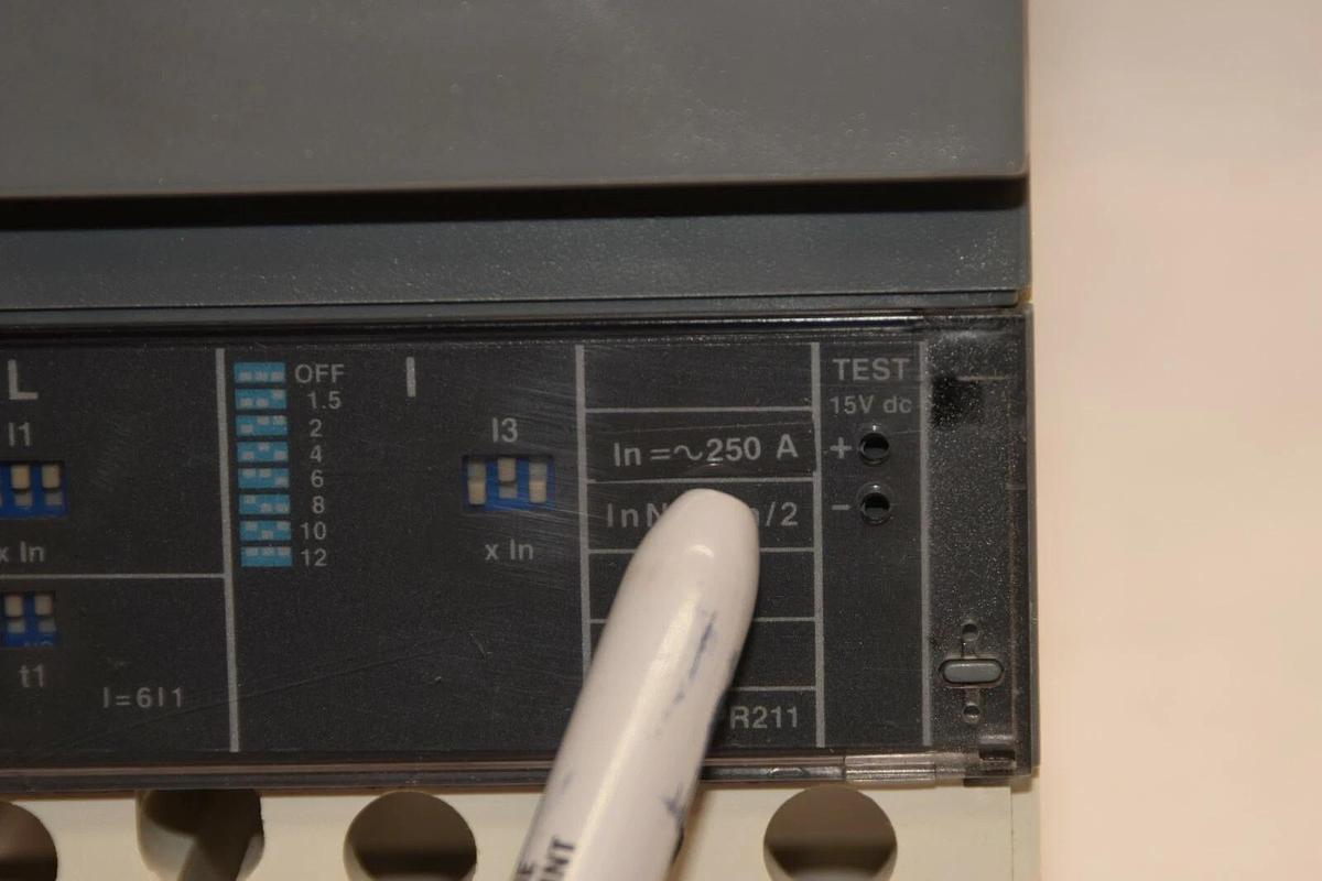 Used ABB 122160027-001 S4N250BESA1S8 3P 250A 250 Amp A Circuit Breaker