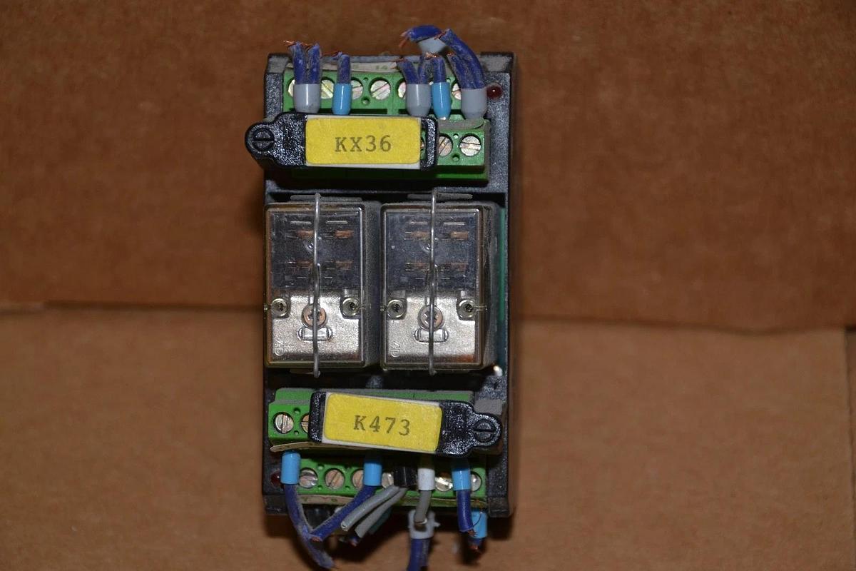 Used MURREEKTRONIK MKS-K 24/LED 24 ART. NO. 67000 RELAY HOLDER