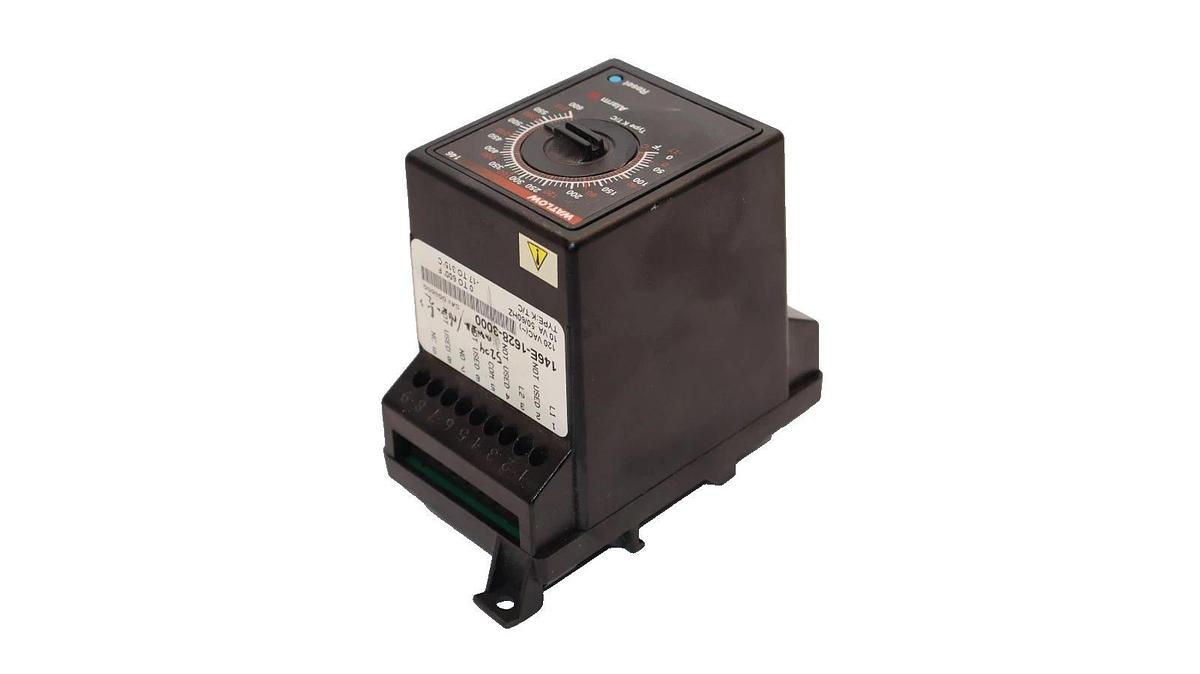 Used Watlow 146E-1628-3000 Temperature Controller
