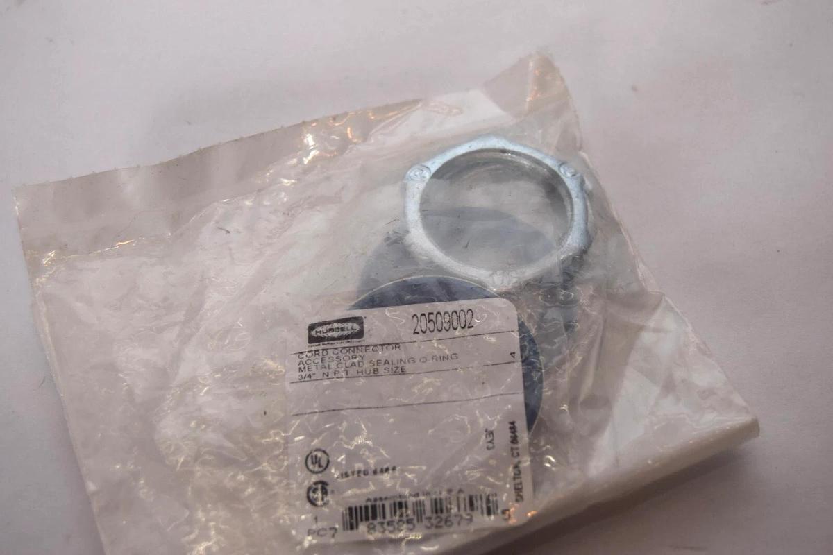 (NEW - Lot of 3) HUBBELL 20509002 3/4" npt Hub Size O-Ring Cord Connector