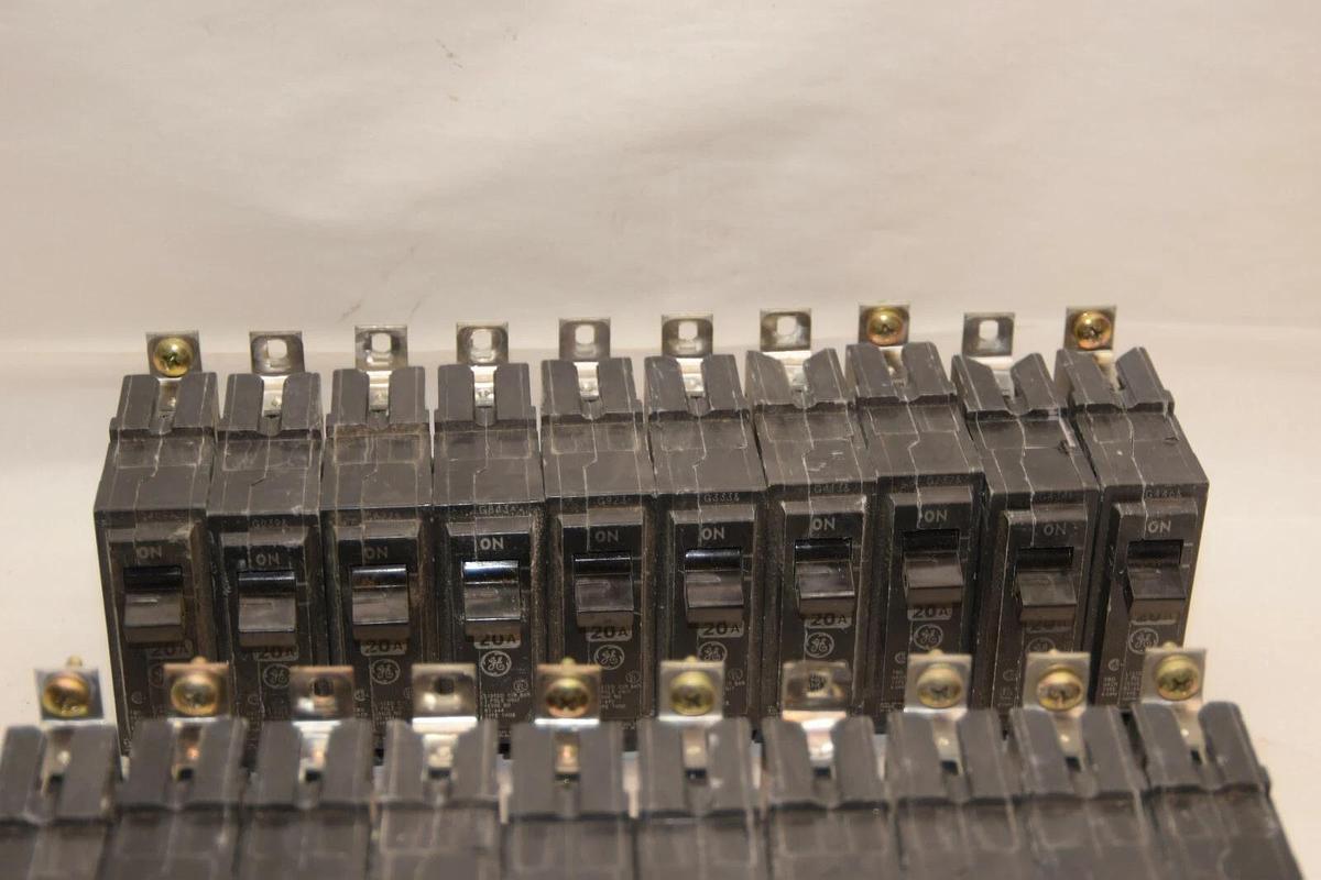 Used (LOT 28) GE GENERAL ELECTRIC 20A Amp A 1P Circuit Breaker *Missing Some Screws*