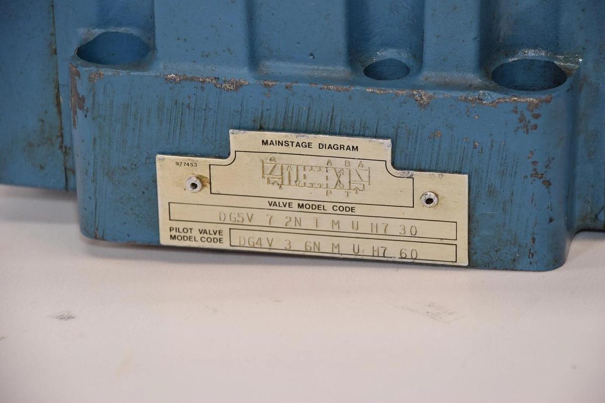 Used VICKERS DG5V-7-2N-T-M-U-H7-30 With DG4V-3-6N-M-U-H7-60 Hydraulic Valve