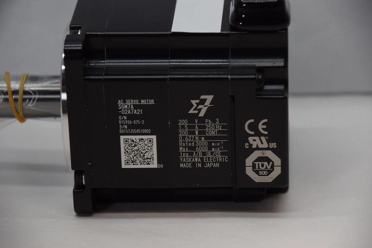 (NEW) YASKAWA ELECTRIC SGM7A-02A7A21 200V 3Ph 1.5A 200W AC Servo Motor