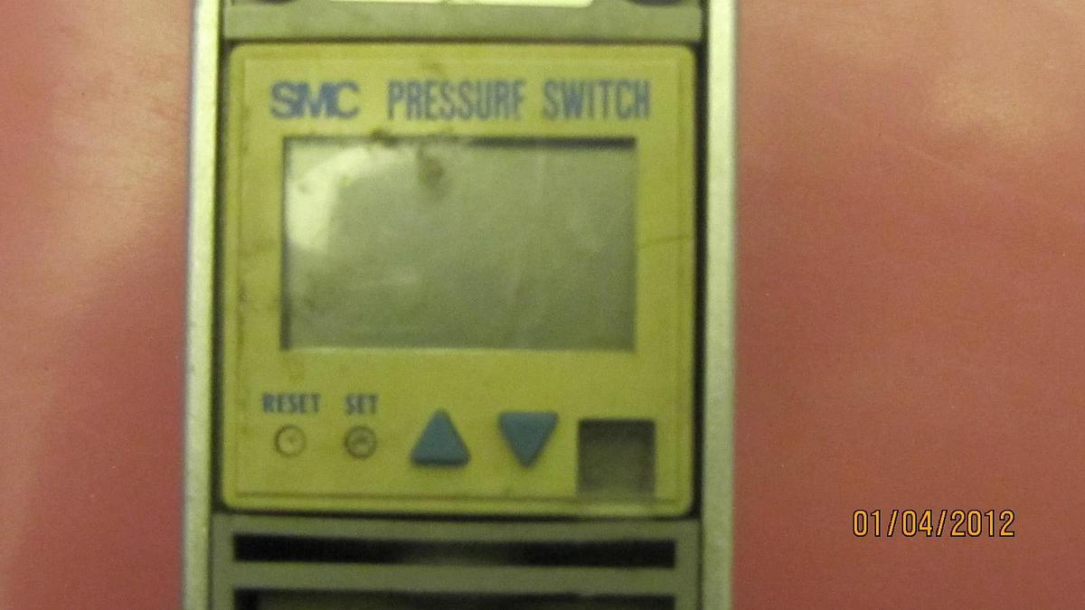 Used SMC MULTISTAGE EJECTOR PRESSURE SWITCH ZL112-E25L ZL112E25L