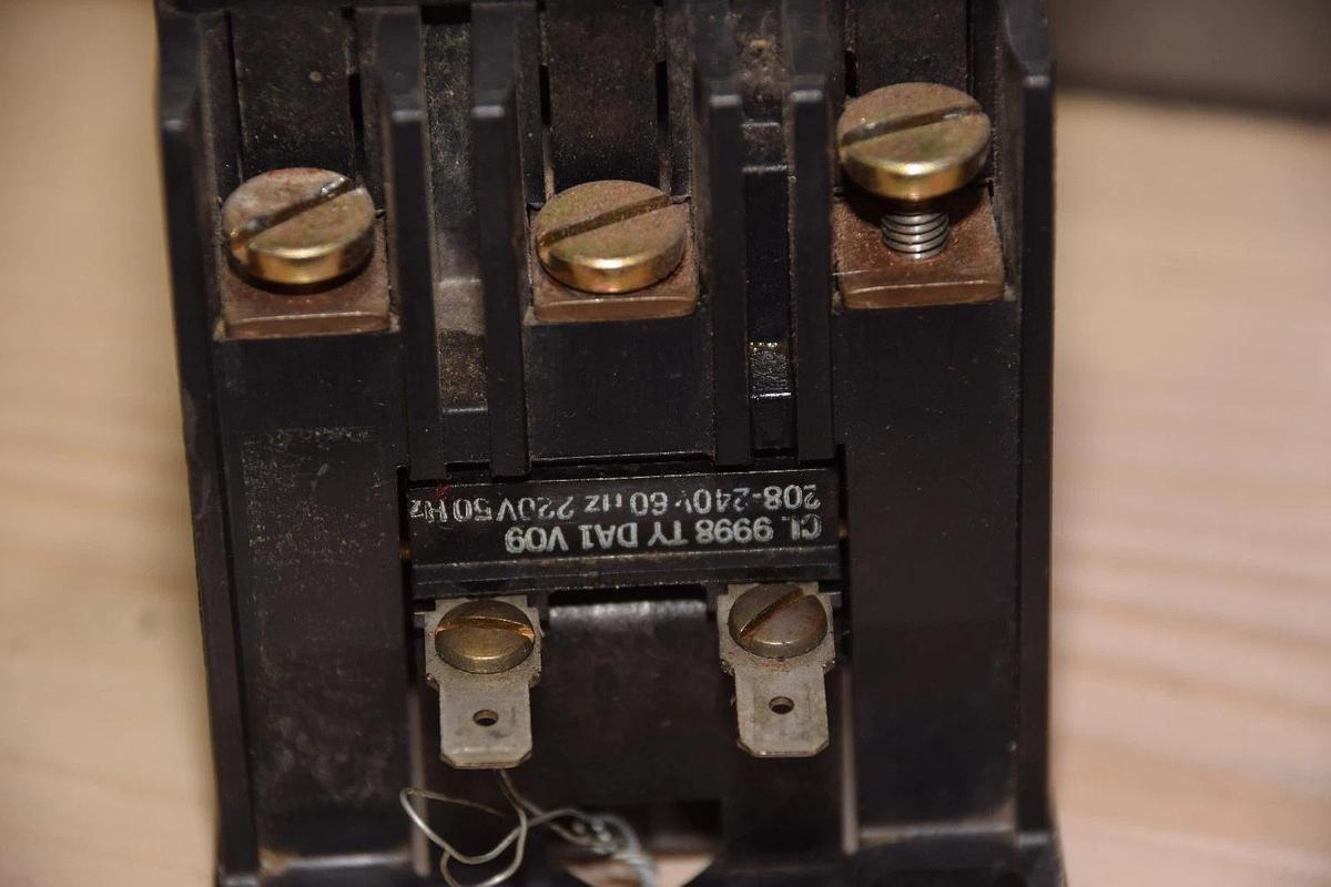 Used SQUARE D 8910 TYPE DPA23 SERIES A 35A 600VAC CONTACTOR