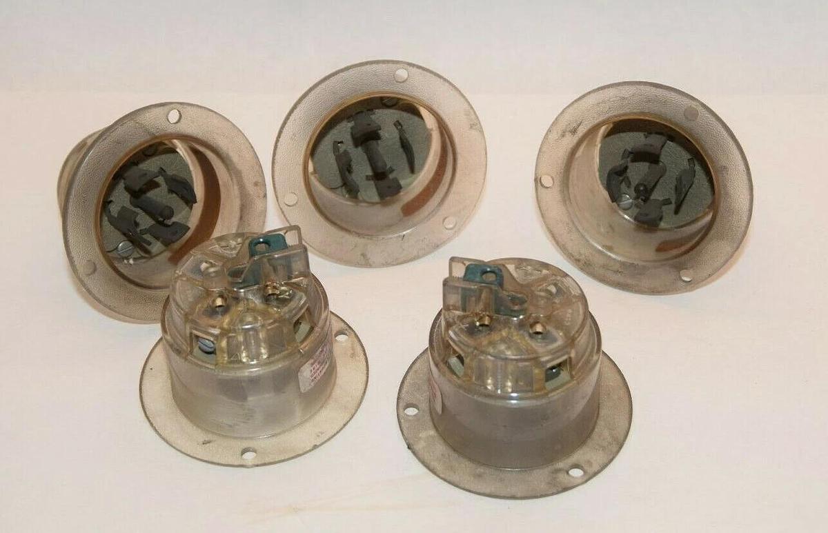 (NEW, 5) GE GENERAL ELECTRIC L22 30A 277/480V 3 Phase Flush Mount Locking Plug