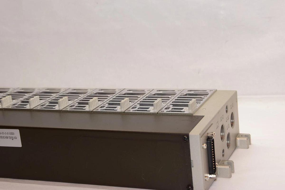 (NEW) SMC NVV5FS4-01FD-101-04T-031008CDN Manifold W/Gaskets