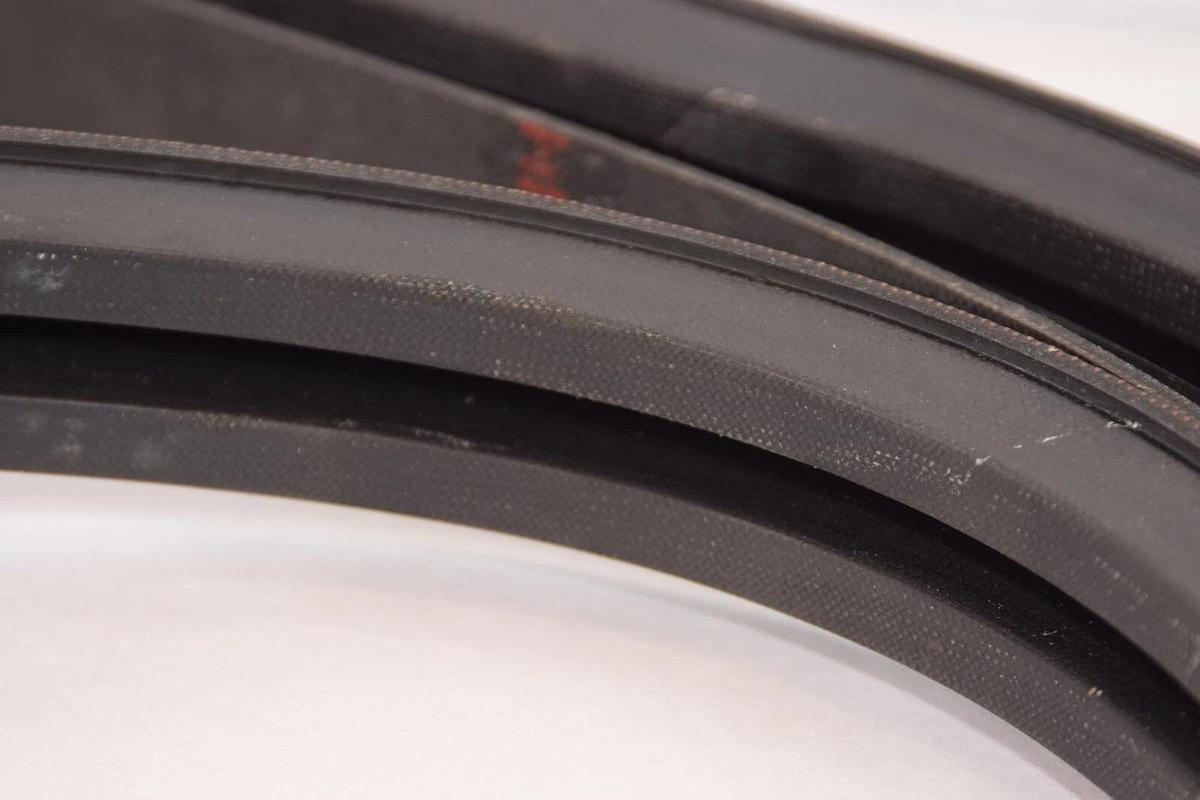 D&D POWER DRIVE 2-B136 2/B136 2B136 B136/02 B136/2 2 Rib Banded V-Belt (NEW)