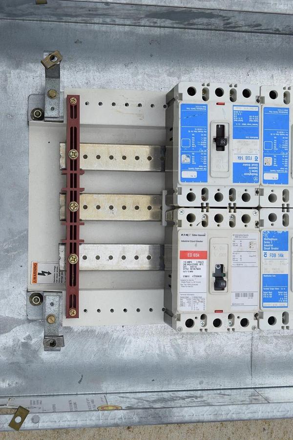 Used Cutler-Hammer 400A Panelboard Pow-R-Line PRL3a 277/480v 400Amp 3ph 4w LOADED