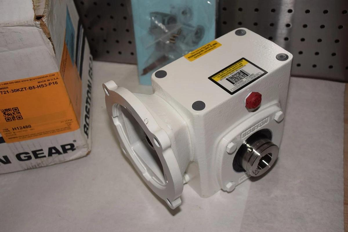 BOSTON GEAR Gear Box Speed Reducer BKCHF721-30KZT-B5-HS3-P16 NEW