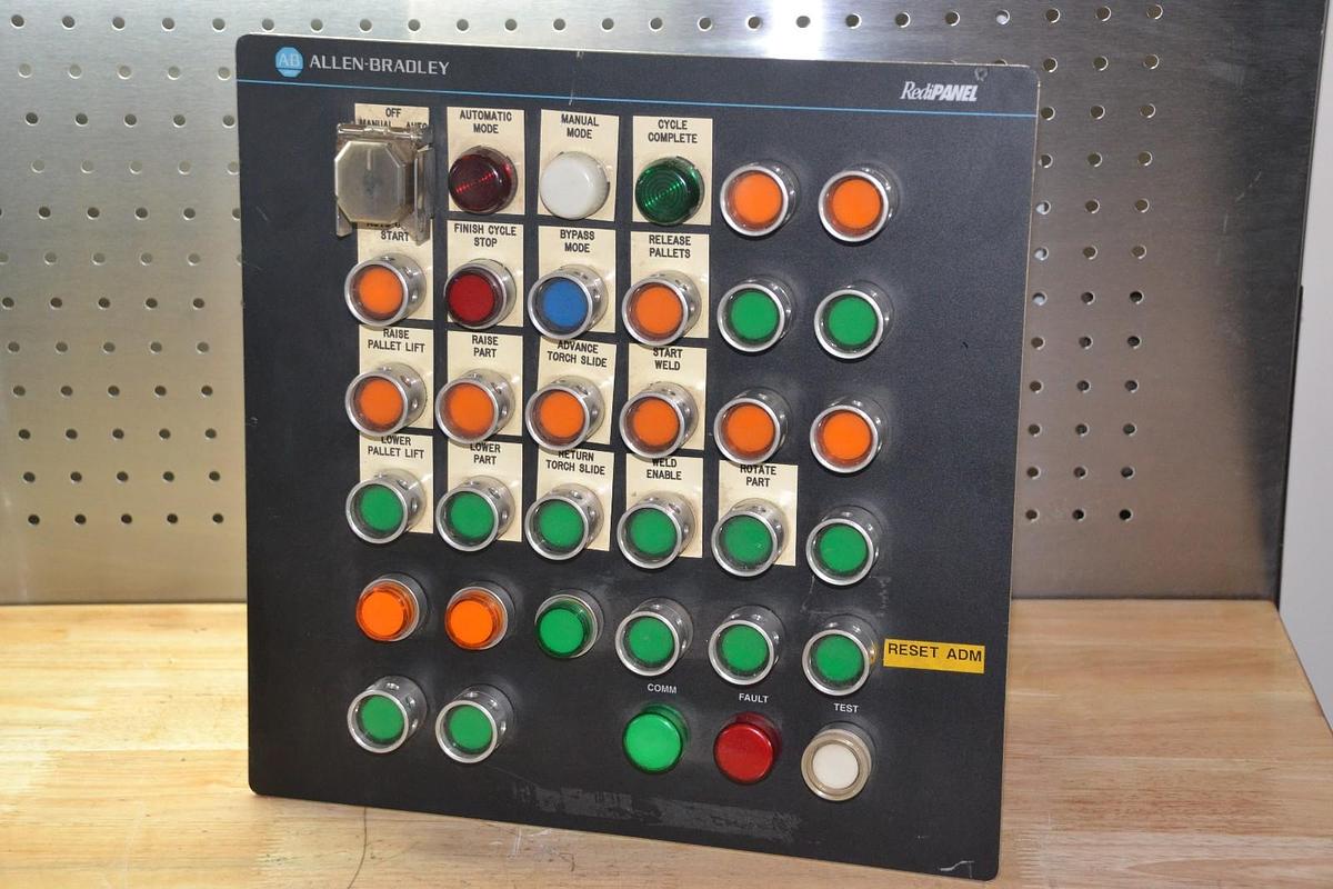 Used ALLEN BRADLEY RediPanel PUSHBUTTON STATION   2705-EM11J139634