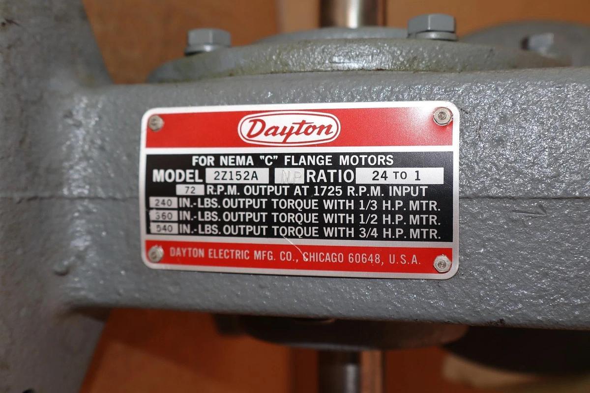 Dayton Gear Box Speed Reducer 2Z152A NP 2Z152ANP Ratio 24:1 USA *NOS*