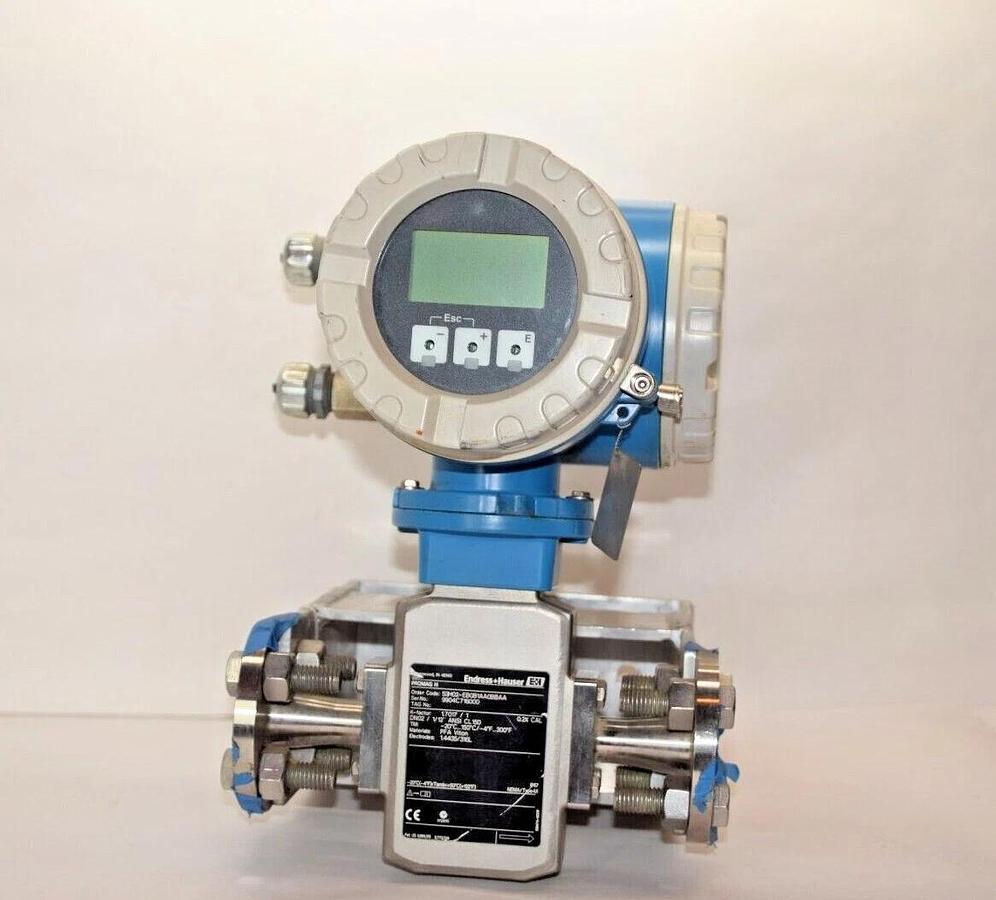 Used ENDRESS + HAUSER 53H02-EB0B1AA0BBAA Flowmeter Meter 53H02EB0B1AA0BBAA