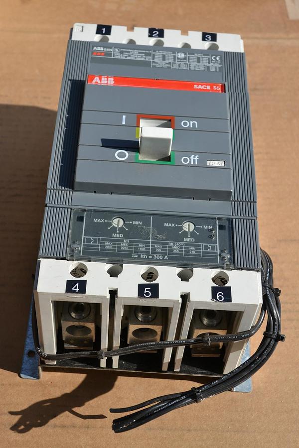 Used ABB BREAKER S5N SACE S5 SACES5 S5N300TDDAS8 300 AMP A 300A 300AMP 3P 3 POLE