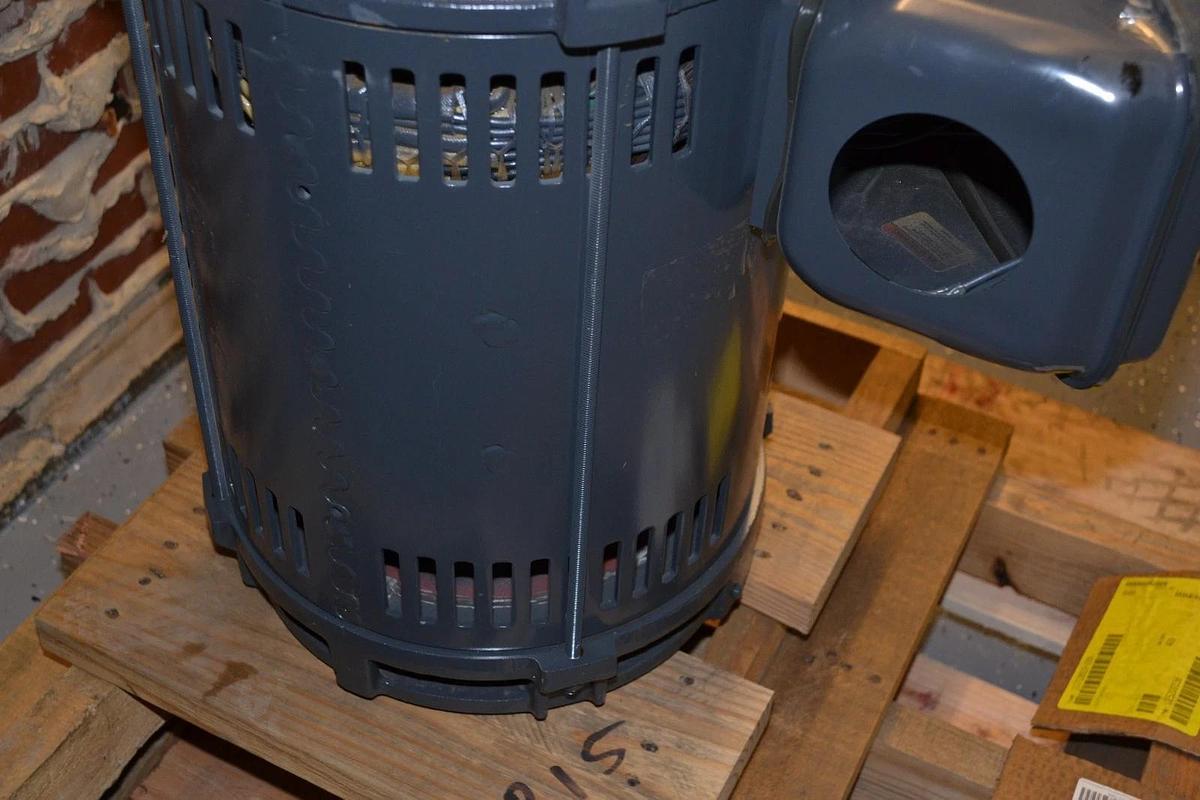 US MOTORS NIDEC VERTICAL MOTOR FDF4 11712813-100 50HP 50 HP 1775rpm 220/240V NEW