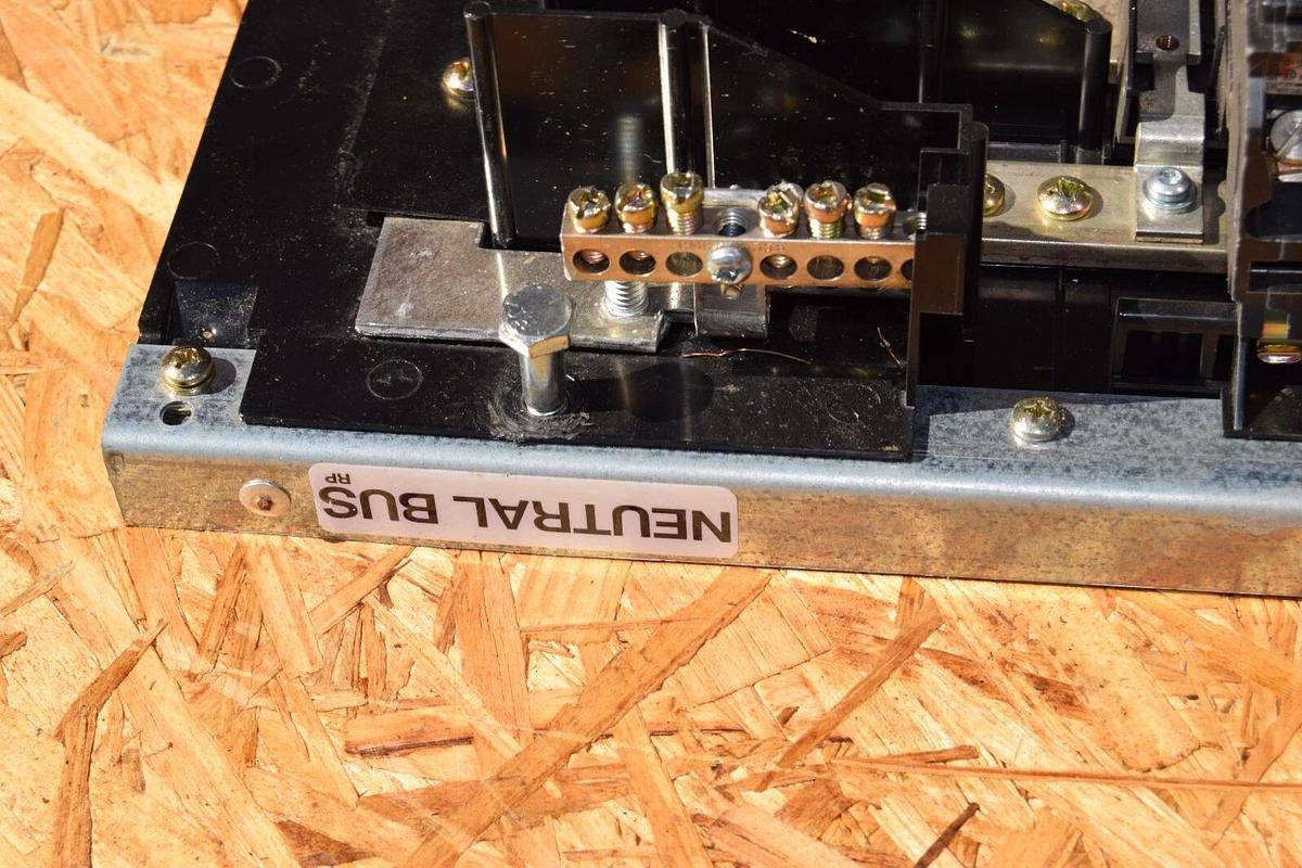 Used Square D 42 Circ 225A Main Lug Panelboard Interior NQOM442L225GSA 3ph 20a 30a