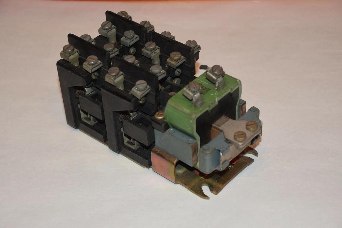 Used GENERAL ELECTRIC CR2810A 14BL 115V 60Hz COIL MACHINE TOOL RELAY