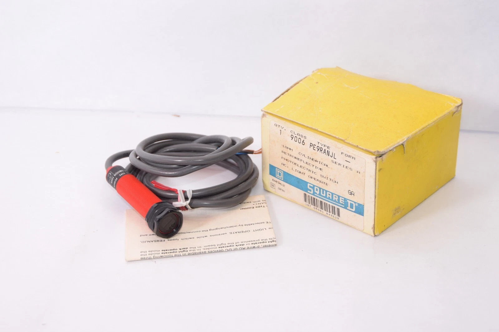 (NEW) SQUARE D PE9RANJL Series A 18mm Cylindrical Photoelectric Switch