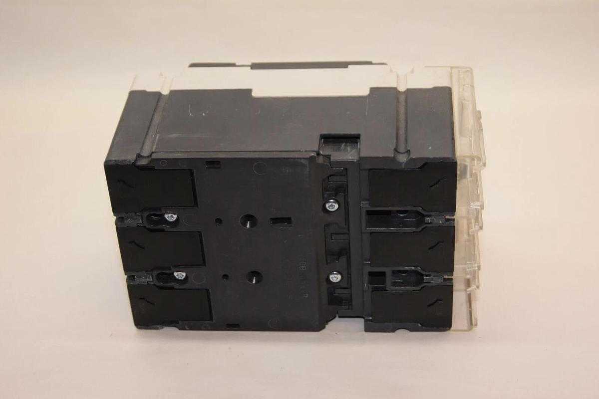 SIEMENS HCGA 100 Amp Breaker 3VL1110-2KE30-0AA0 3VL11102KE300AA0 HCS3S100 100A