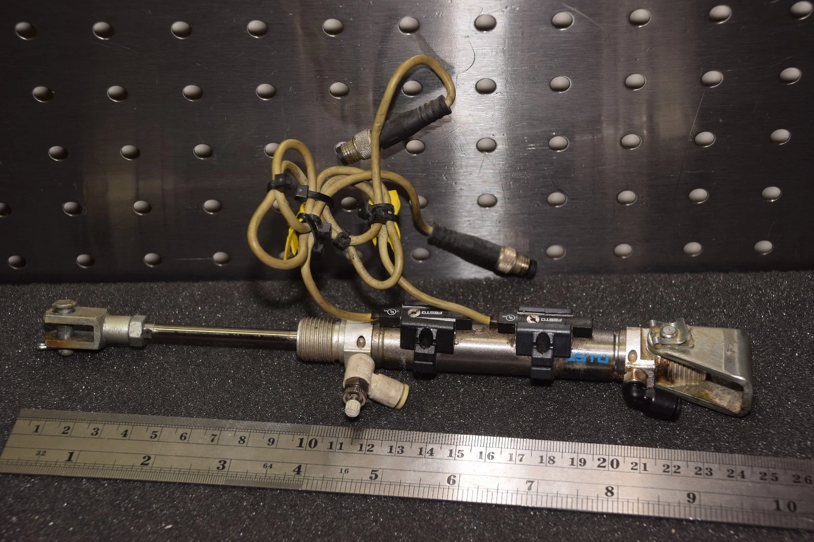 Used FESTO DSNU-15-50-PPV-A-S6 DSNU1550PPVAS6 193989 A408 10 BAR PNEUMATIC CYLINDER