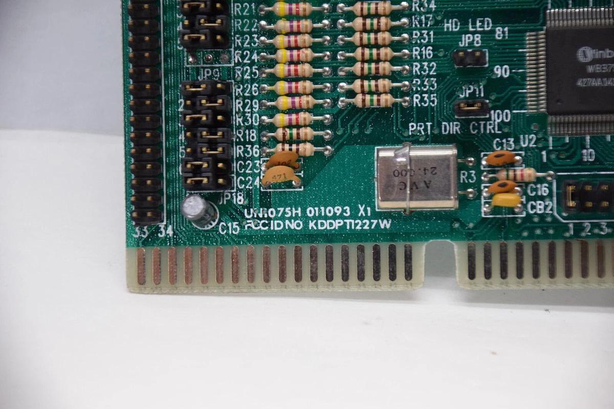 Used WINBOND KDDPT1227W , UN1075H , 011093 Parallel Serial Circuit Board Card