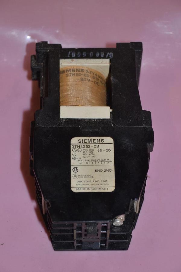Used SIEMENS CONTACTOR  RELAY 3 TH 82 62 - 0B 3TH8262-0B  3TH82620B 24 V 24V
