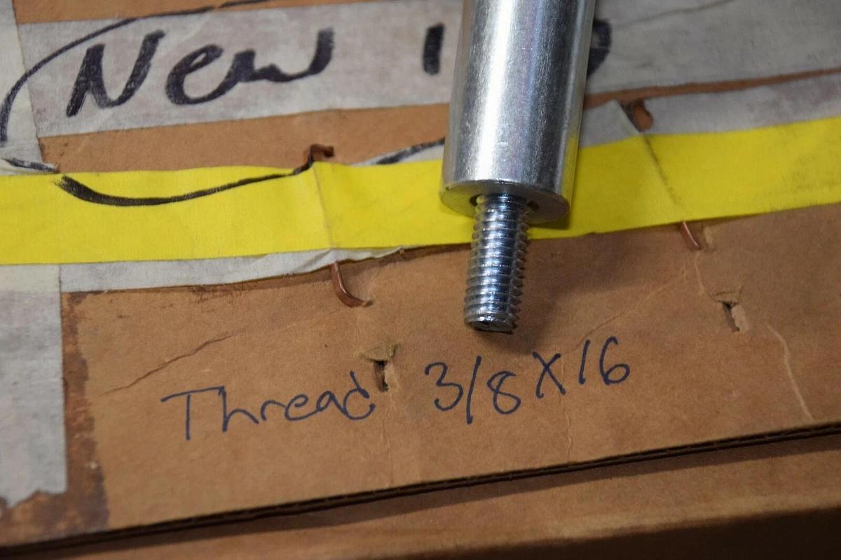 GLOBAL 024.12432 02412432 11/32" 3/8x16 THREAD SPINDLE NEW