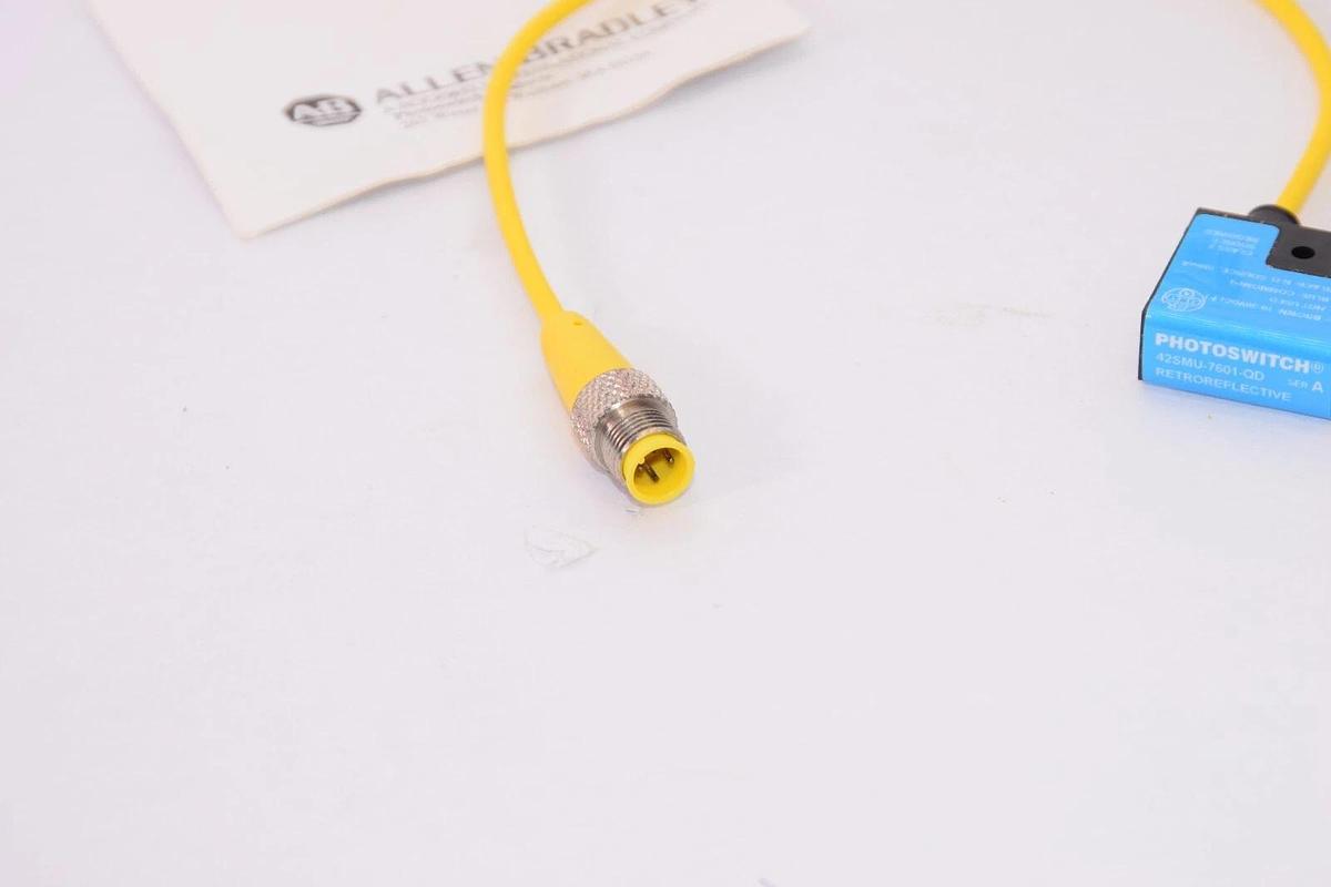 (NEW) ALLEN BRADLEY 42SMU-7601-QD Series A 0.6W 100mA Mini Photoelectric Sensor