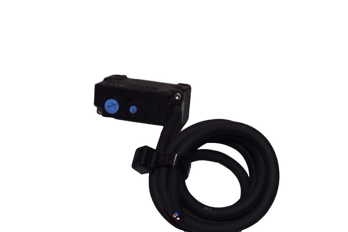 Used Keyence PZ-G101N , PZG101N 10-30Vdc Photoelectric Sensor - Lot of 5