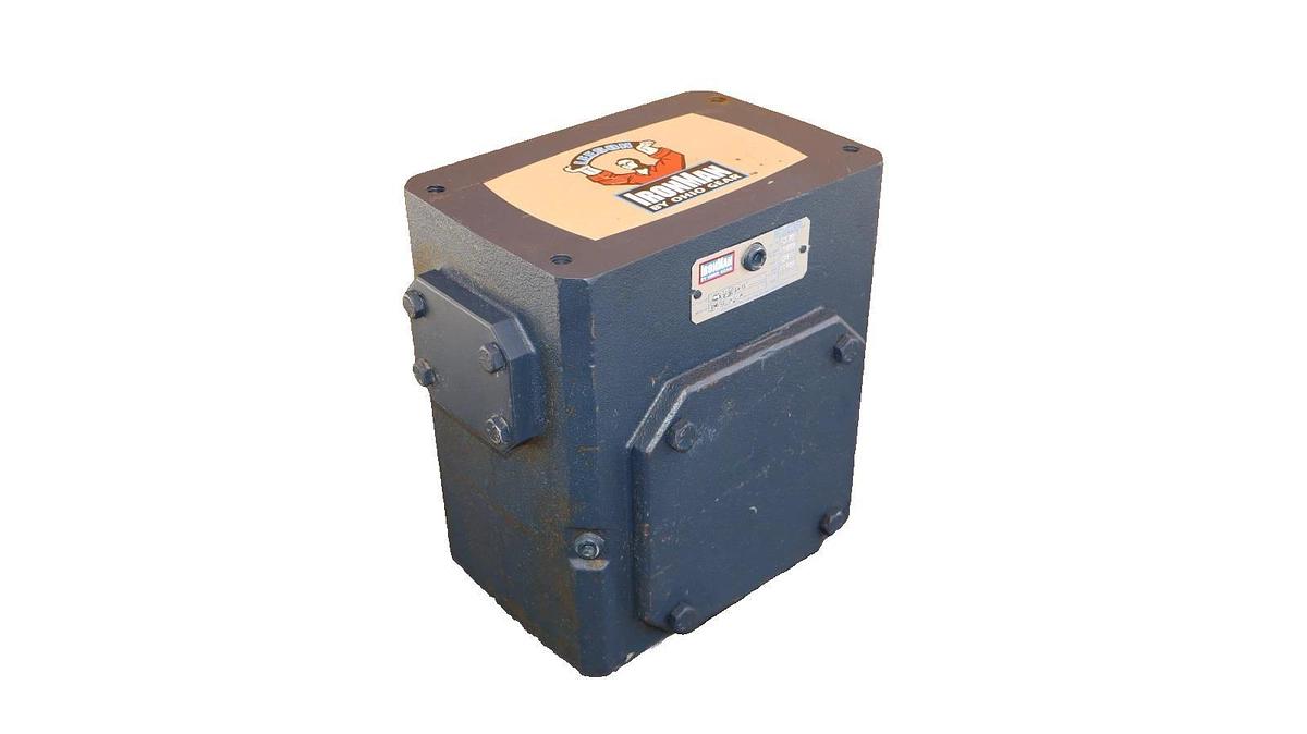 OHIO GEAR BOX IRONMAN SPEED REDUCER B832-30-R 3.08HP 30:1 (New)