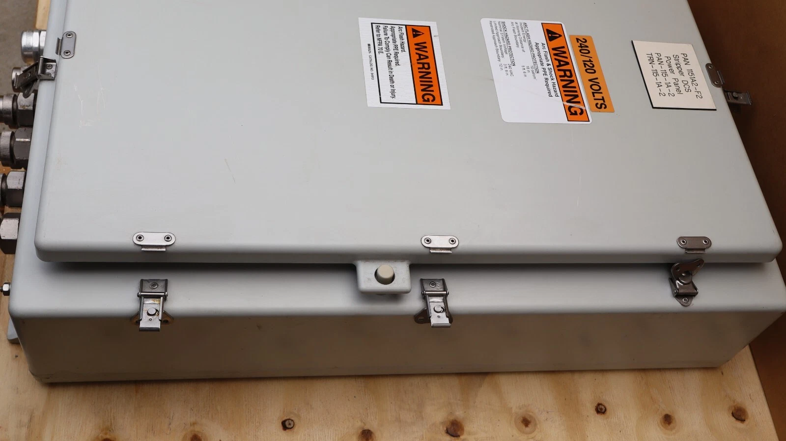 Used Cutler-Hammer Panelboard Pow-R-Line PRL1a 1ph 100a in Stahlin N30206HWT Enclosur