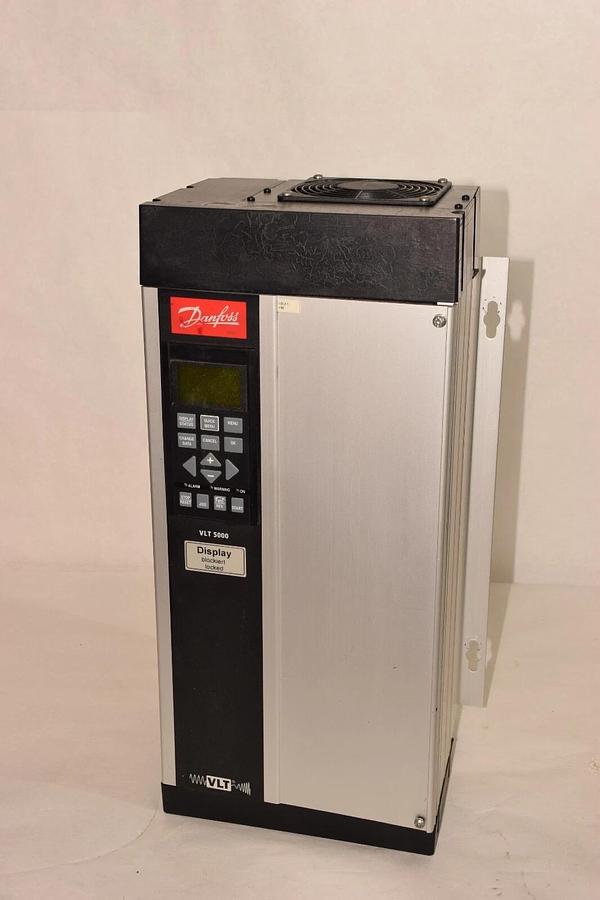 Used DANFOSS VLT5011PT5C54SBR1DLF00A00C0 VLT 5000 12.2kVa Drive