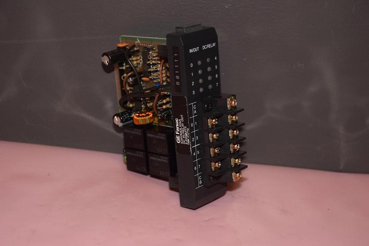 Used GE FANUC IC610MDL104A 8 CIRCUIT INPUT/OUTPUT MODULE