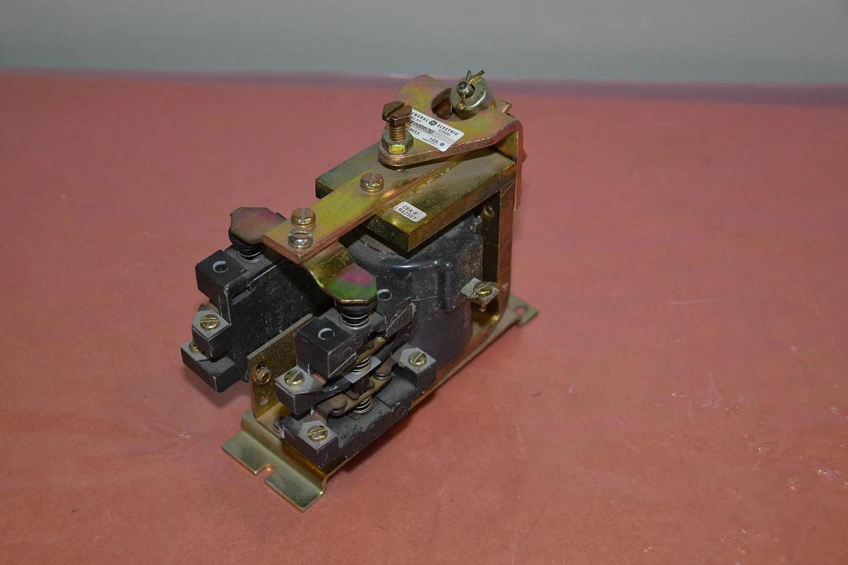 Used GENERAL ELECTRIC GE RELAY IC2820-A100BB3G 1C2820 A100BB3G IC2820A100BB3G