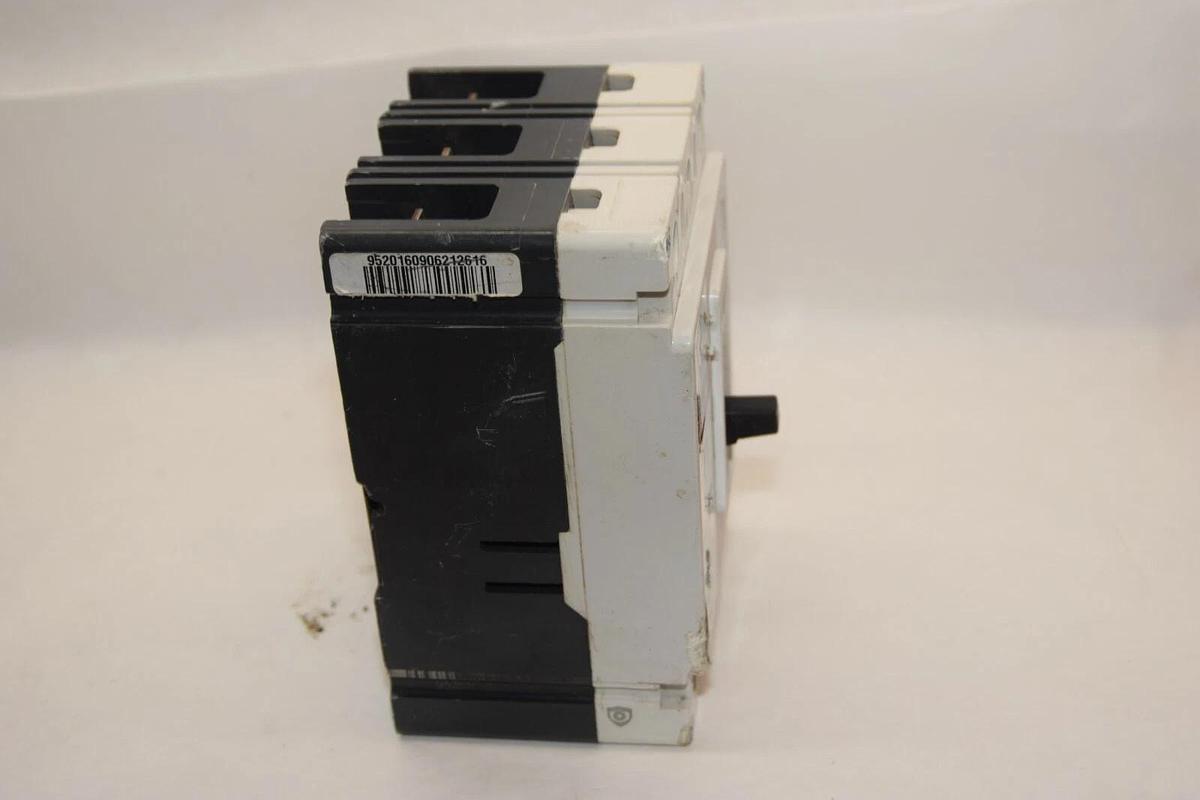 (NEW) EATON CUTLER HAMMER HFD3015BP10 15A 15 Amp A 3P 600Vac Breaker *Chip*