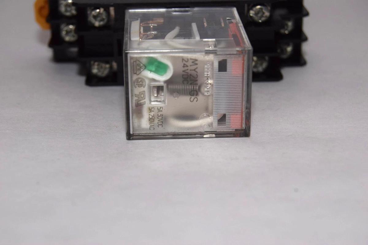 Used (Lot of 4) OMRON MY2N-GS MY2NGS 24 Vdc 24vdc Relay with Base 2747CX