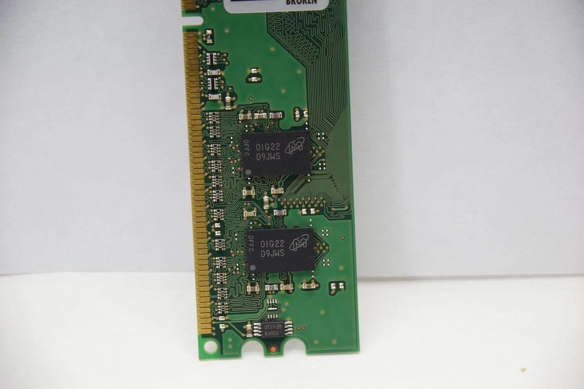(NEW) MICRON MT4HTF6464AY-667G1 , PC2-5300U-555-13-ZZ 512MB RAM Memory