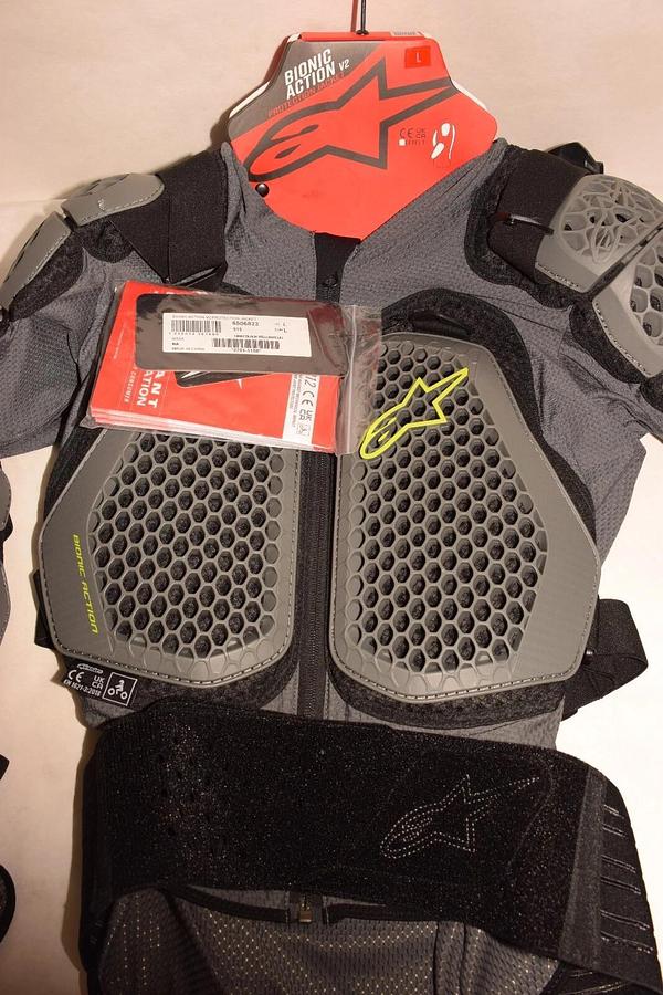 (New) BIONIC 6506823 Action V2 Protection Jacket Gray / Black / Yellow - Large