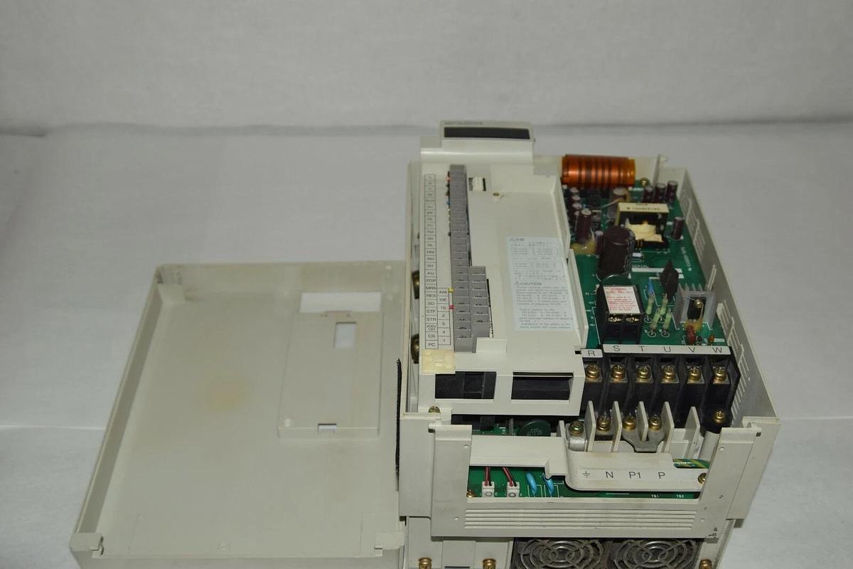 Used Mitsubishi Freqrol A200 Inverter Drive Model FR-A220E-11k-TF  15Hp ac drive