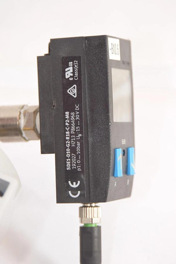 Used FESTO CPE24-M1H-3GL-3/8 Valve W/FRM-...-D-MAXI , SDE1-D10-G2-R18-C-P2-M8 Sensor