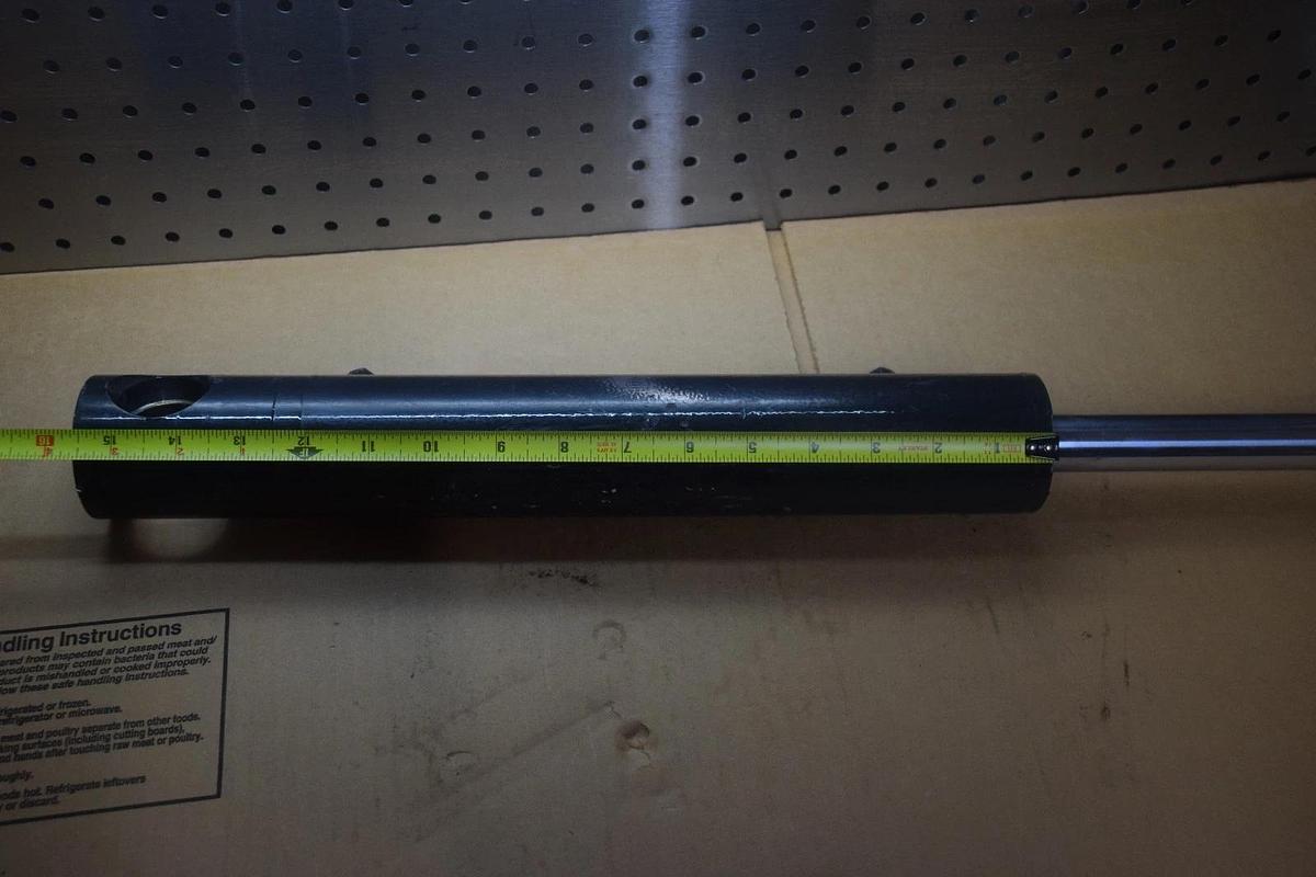 Hydraulic Cylinder 1" Rod 8" stroke 2 Ports 1/2in Overall Length 29" New