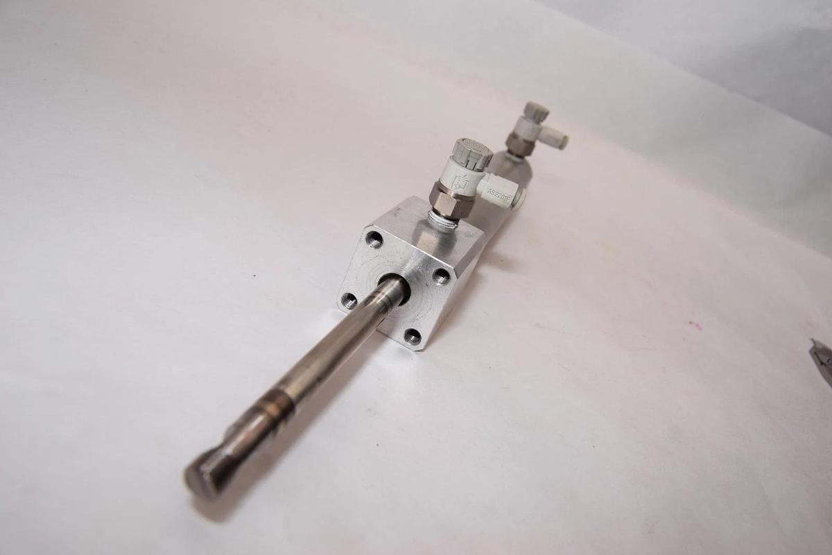 Used SMC Pneumatic Cylinder CDG1RN20-75Z-XA0-CDY007 CDG1RN2075ZXA0CDY007