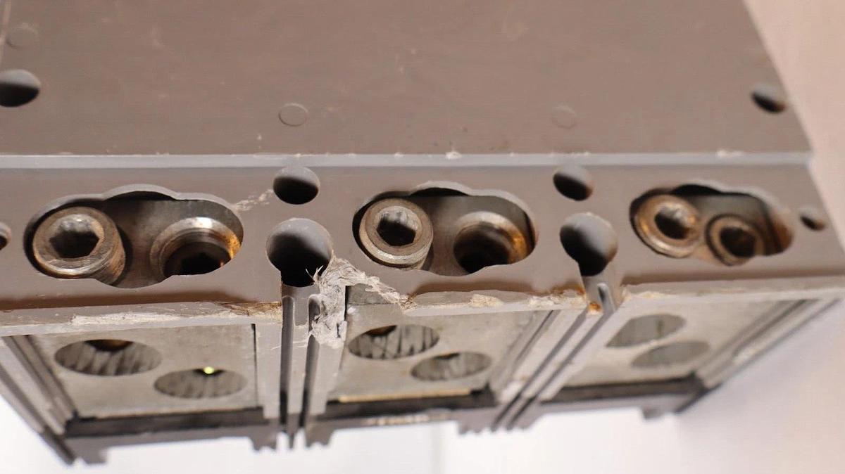 Used Siemens ITE I-T-E Sentron Breaker CLD63B600 600A 600 Amp 600v CJD6 3p Adj Trip