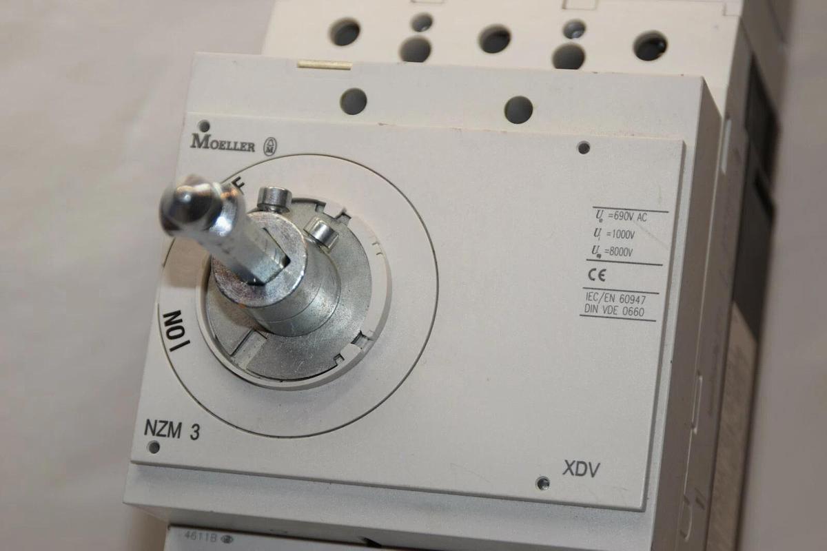 Used Eaton Moeller NS3-600-NA Molded Case Disconnect Switch 600A 600V NZM2/3-XAHIV