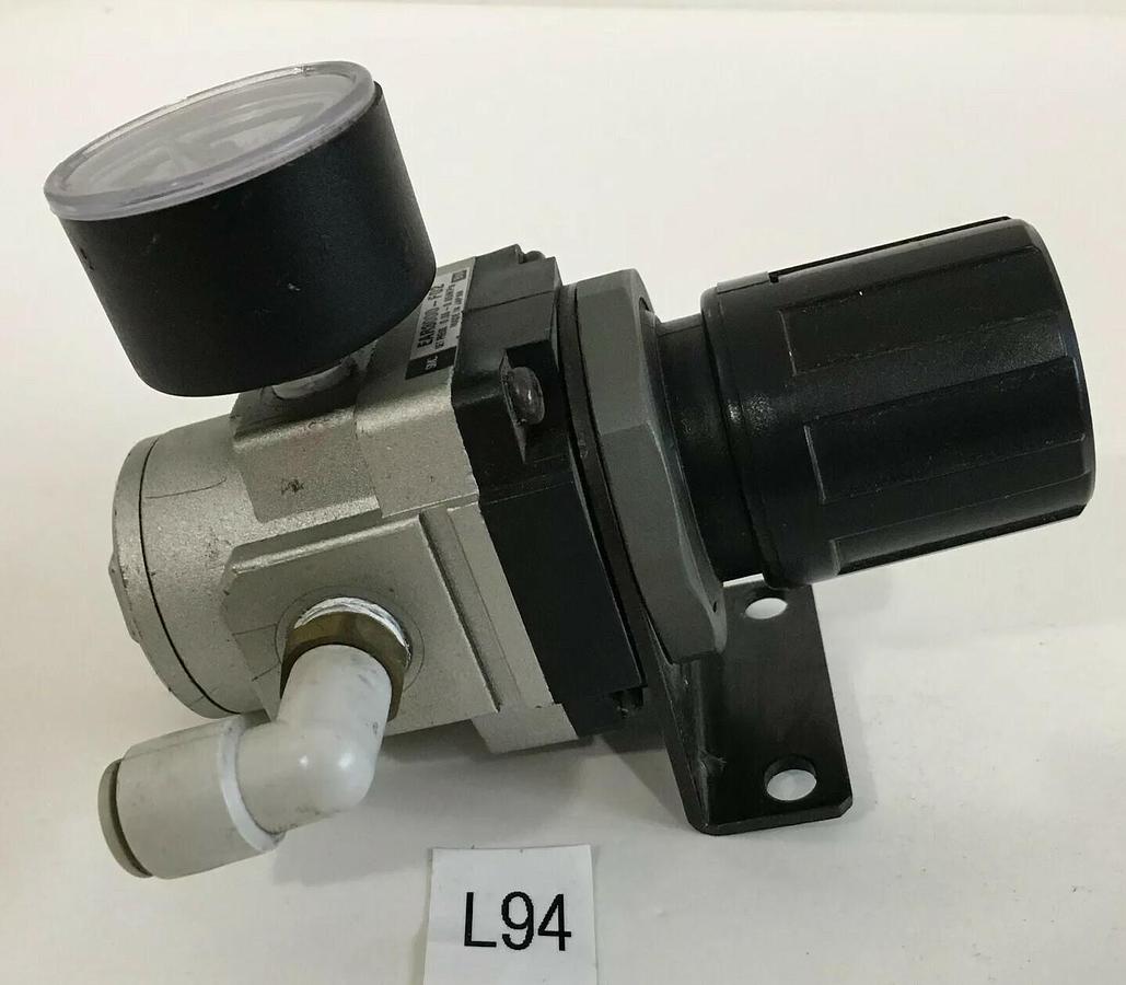 Used SMC  VALVE LVA30-02-A LVA30 02 A LVA3002A