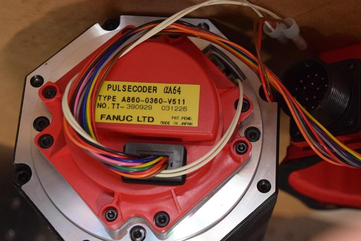 FANUC servo Motor A06B-0128-B176 #7000 w/ PulseCoder A860-0360-V511 (New)
