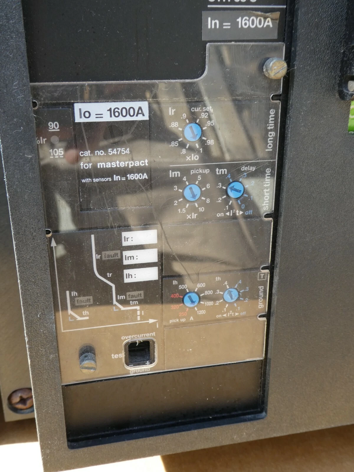 Used Merlin Gerin MP16H2 1600A Masterpact Circuit Breaker 1600 Amp w/ Shunt MP16 H2