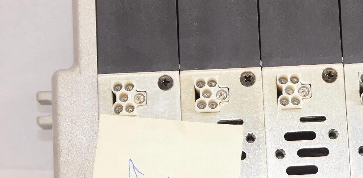 (NEW) SMC VV814-03S-W04BT-X13 Pneumatic Manifold *Cosmetic Damage*