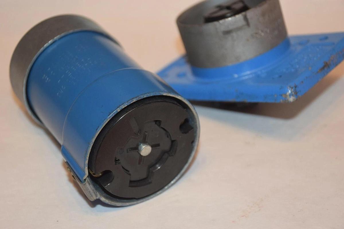 HUBBELL 5 WIRE 4 POLE + EQ GROUND 20A 250VDC MALE AND FEMALE PLUG