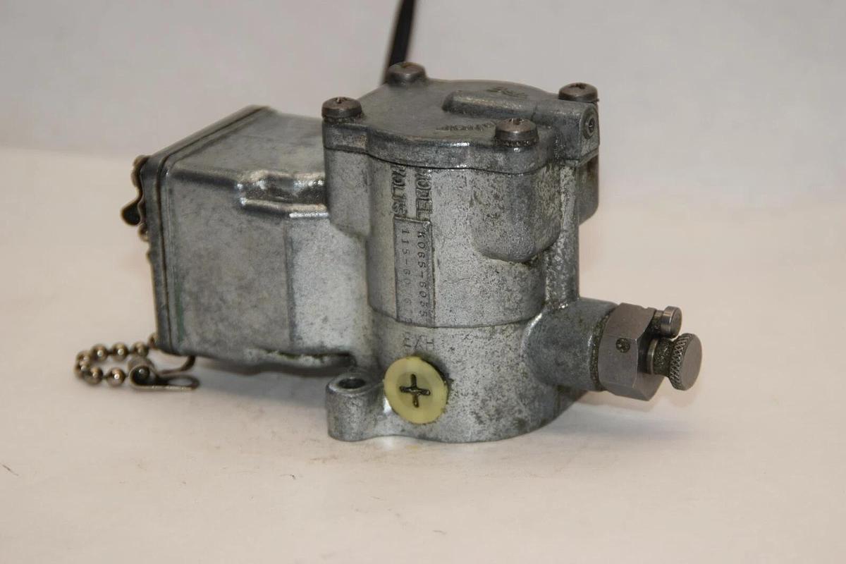 Used BELLOWS K065-6035 K0656035 115-60V Pilot Valve